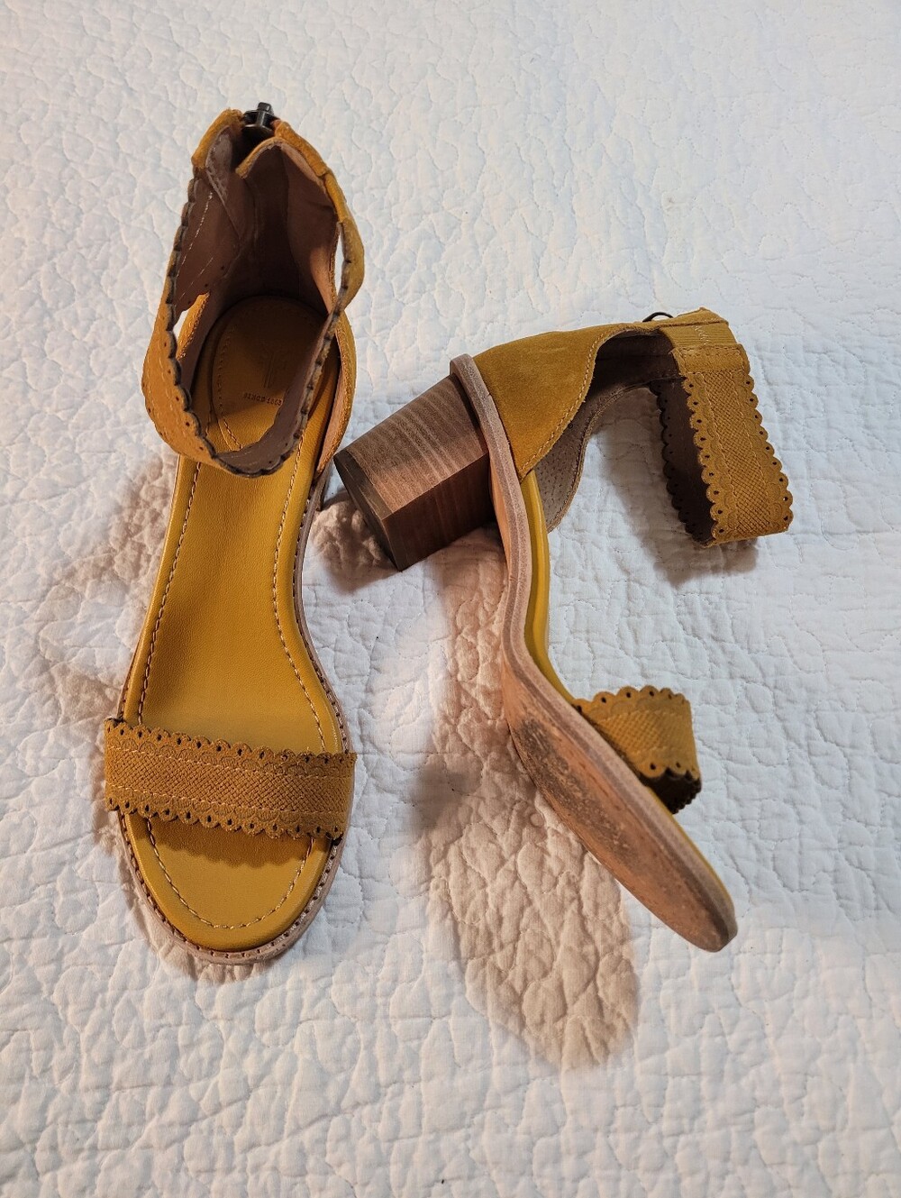 Frye Brielle Scallop Leather Block Heel Sandal Marigold Yellow Sz 7.5 EUC